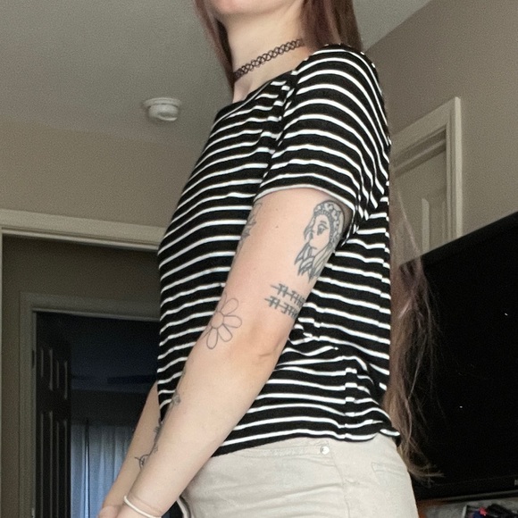 🎹 Soft Striped Tee - Picture 3 of 6